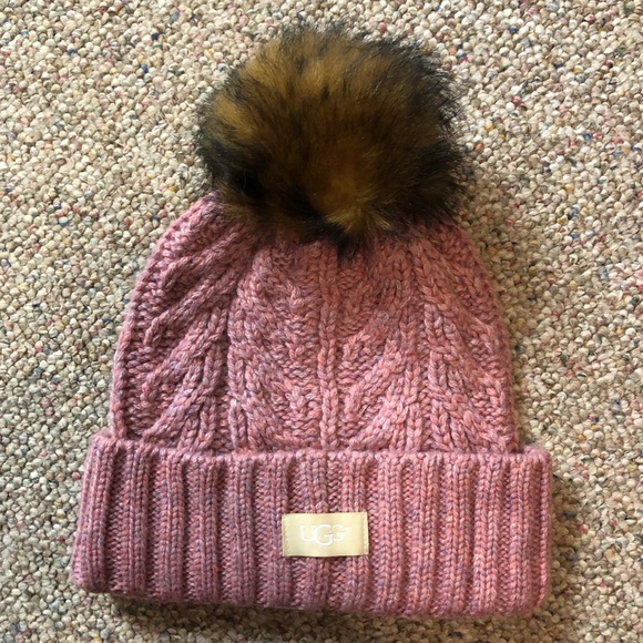 🎉 HP 🎉 🆕 UGG Cable Pom Beanie Smokey Pink - Picture 2 of 10